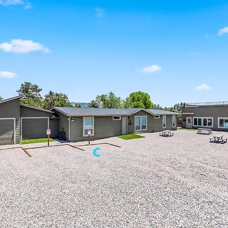 Chimney Rock Suite - Unit C - Red Rock Retreat