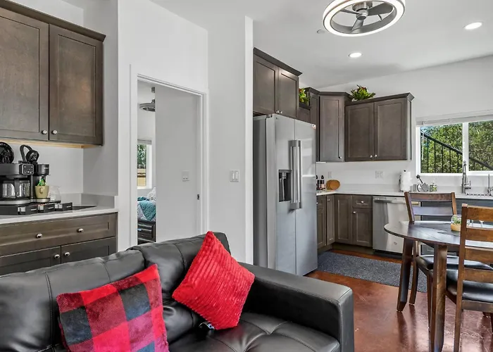 Chimney Rock - Unit C - Red Rock Retreat